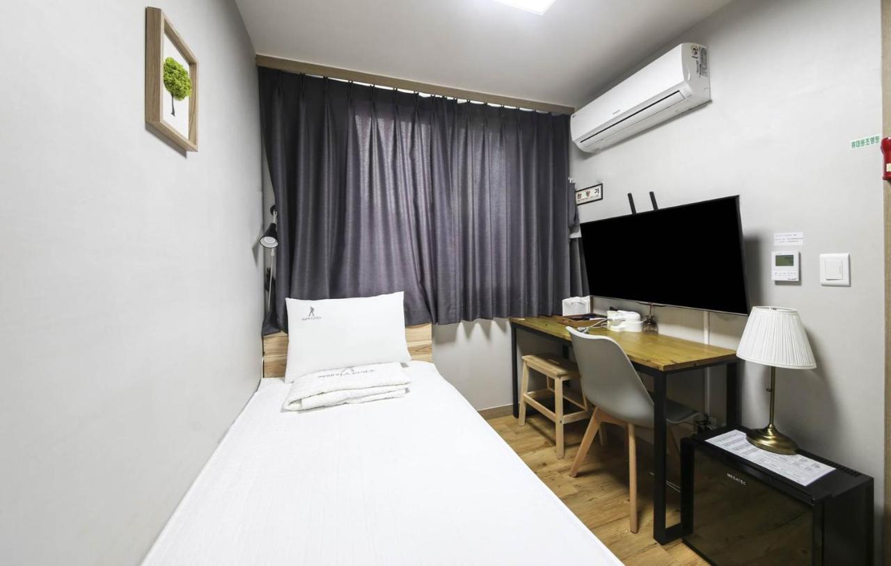 Backpackers In Yeosu Albergue Exterior foto